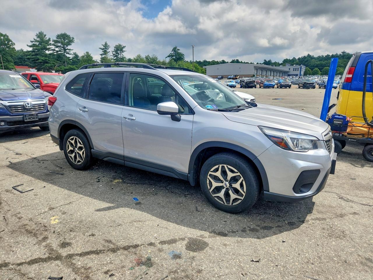 2020 Subaru Forester Premium - zdjęcie 4