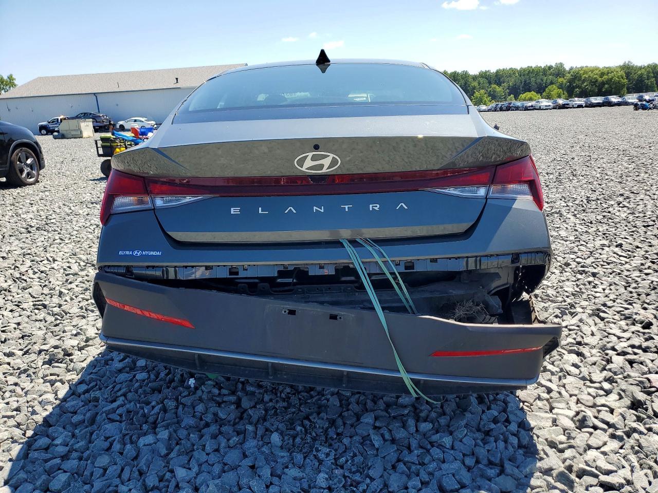 2025 Hyundai Elantra Se - zdjęcie 6