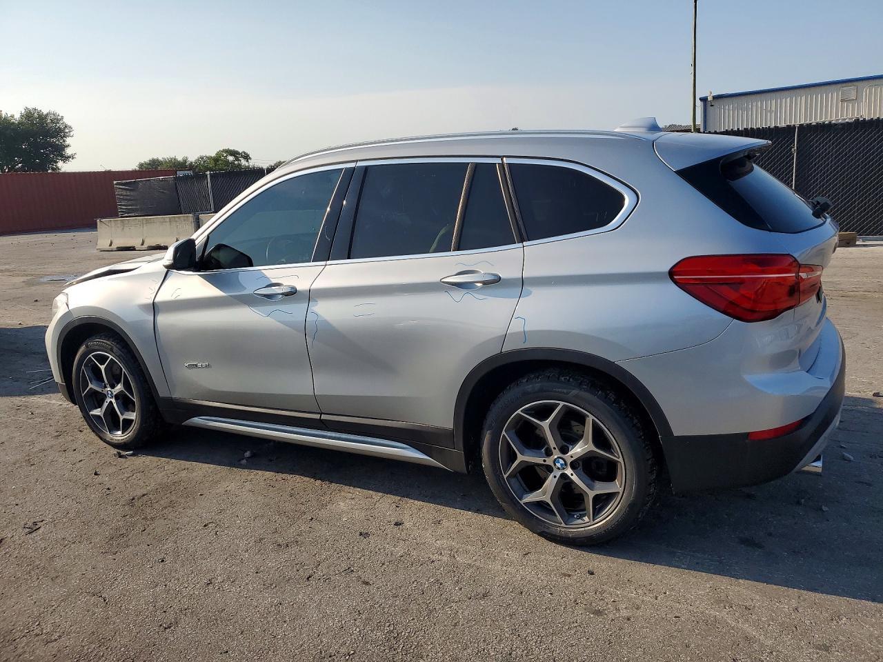 2017 BMW X1 xDrive28I - zdjęcie 2