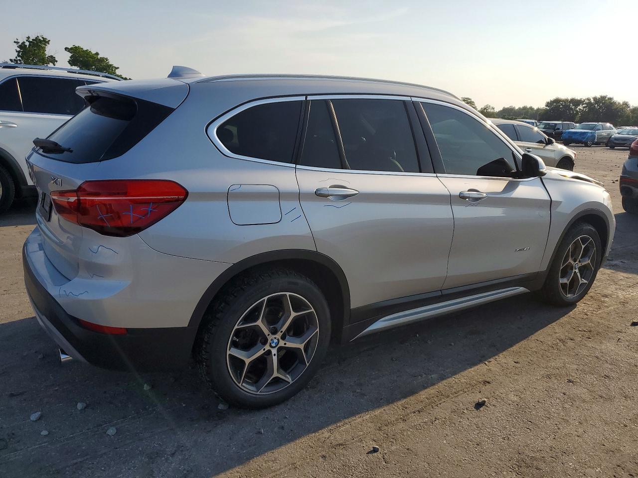 2017 BMW X1 xDrive28I - zdjęcie 3