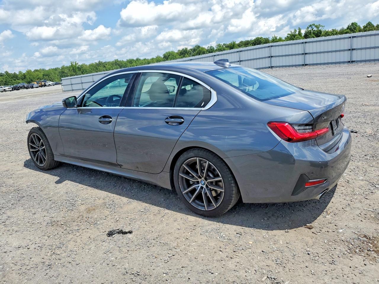 BMW Seria 3 - zdjęcie 2