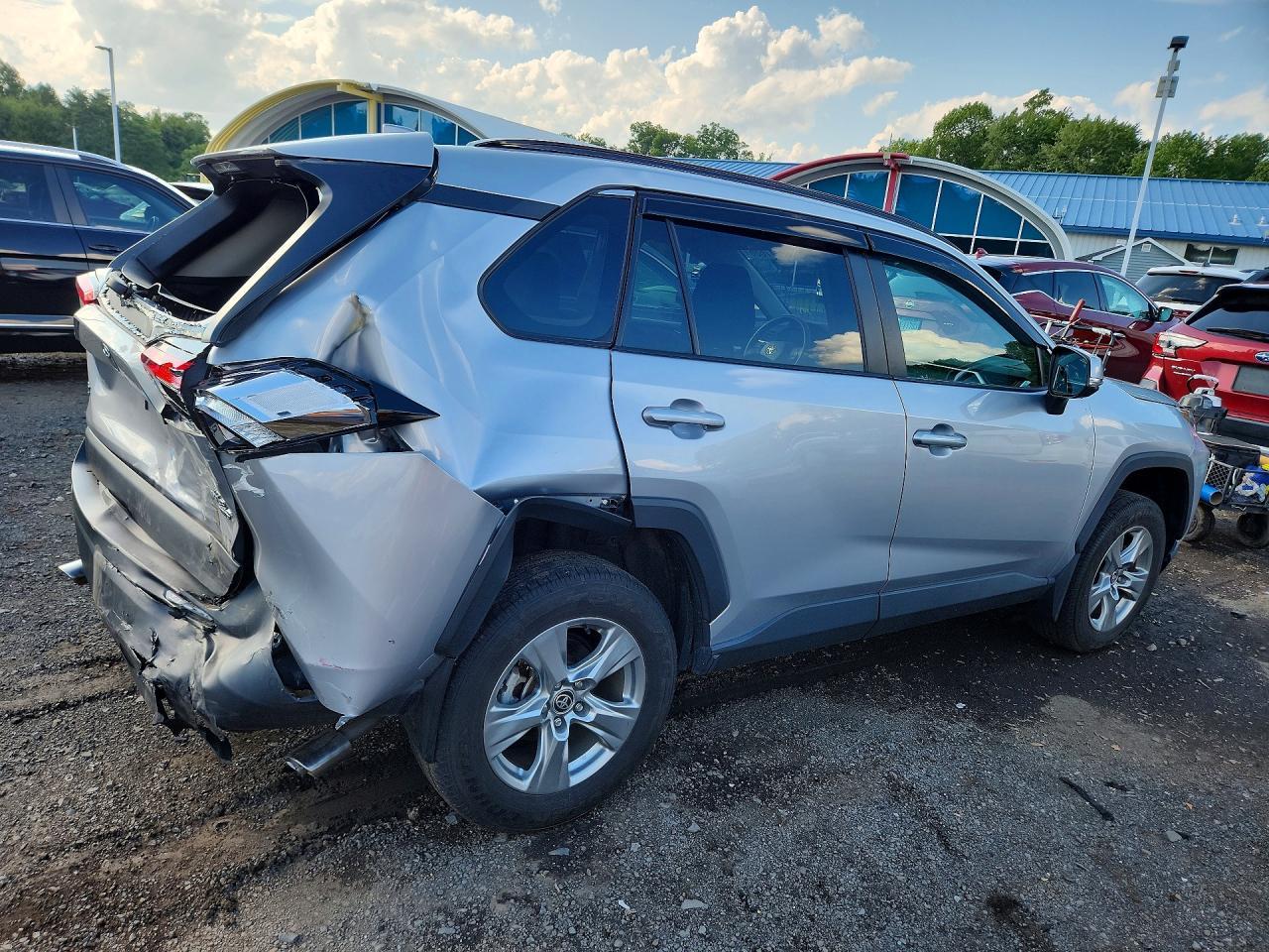 2024 Toyota Rav4 Xle - zdjęcie 3
