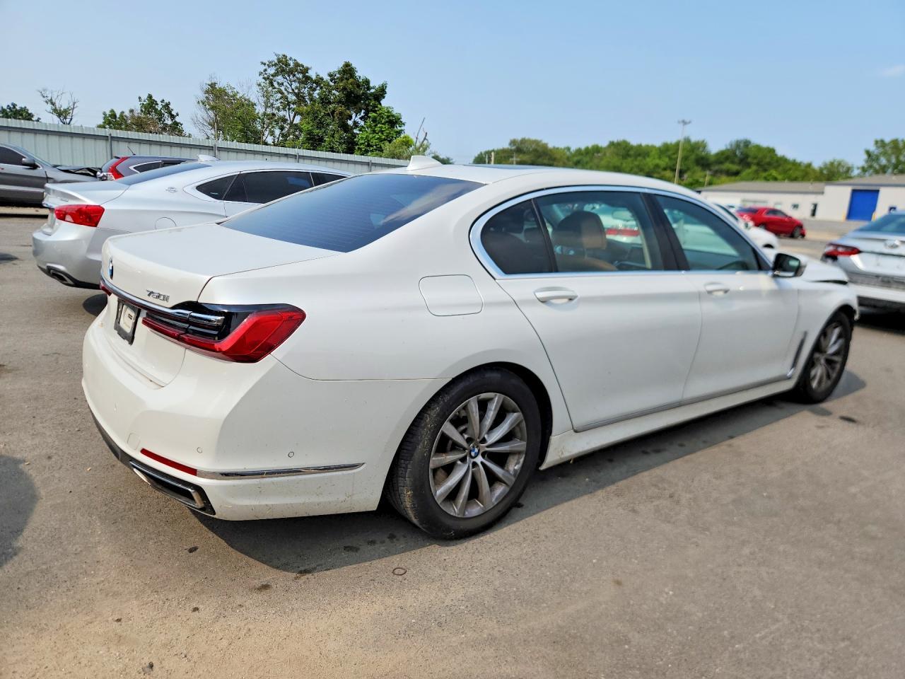 2021 BMW Seria 7 750i - zdjęcie 3