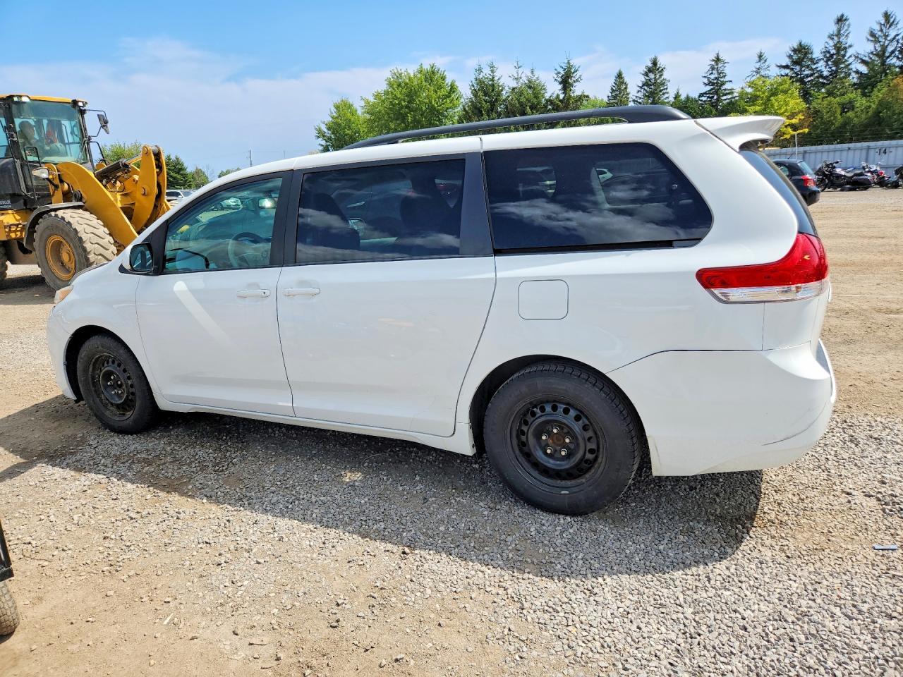 2014 Toyota Sienna Le - zdjęcie 2