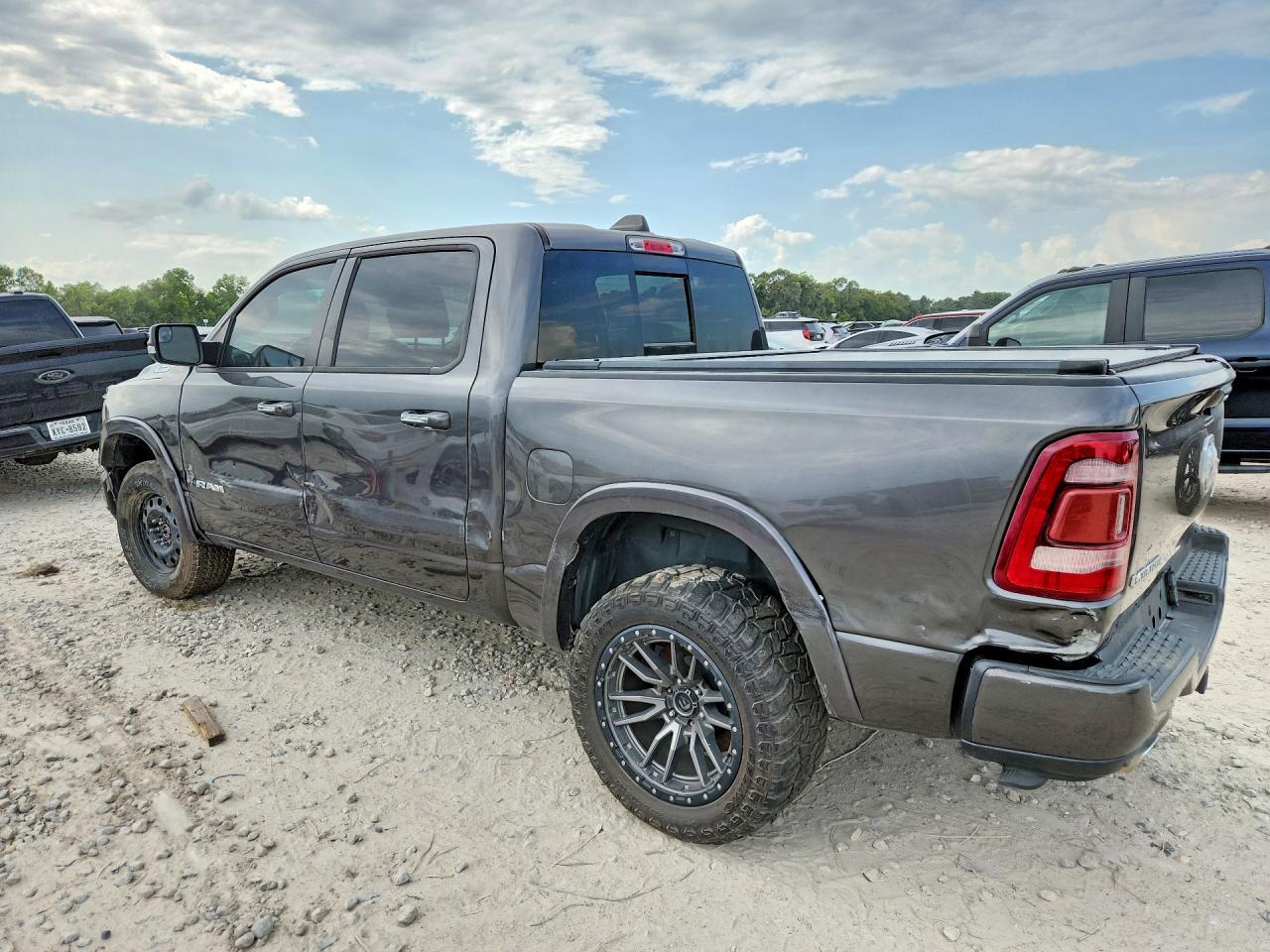 2021 Ram 1500 Laramie - zdjęcie 2