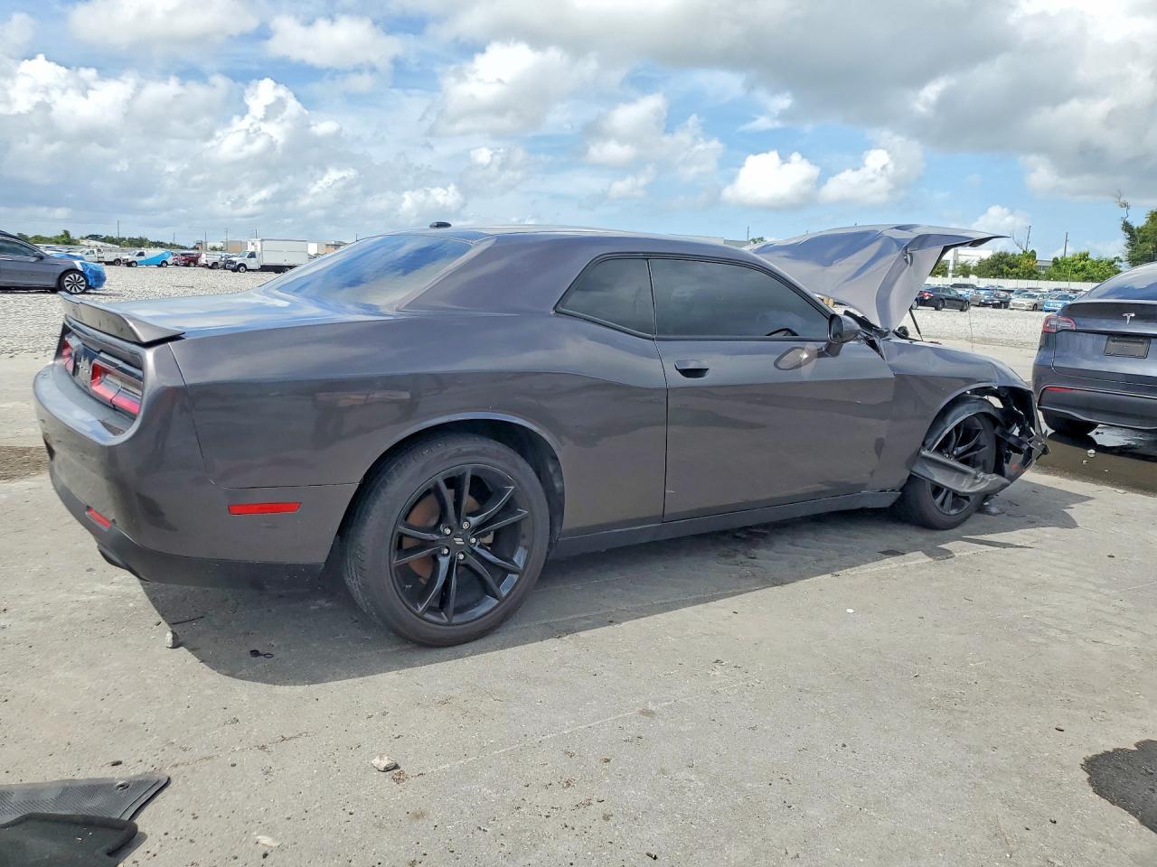 2021 Dodge Challenger Sxt - zdjęcie 3