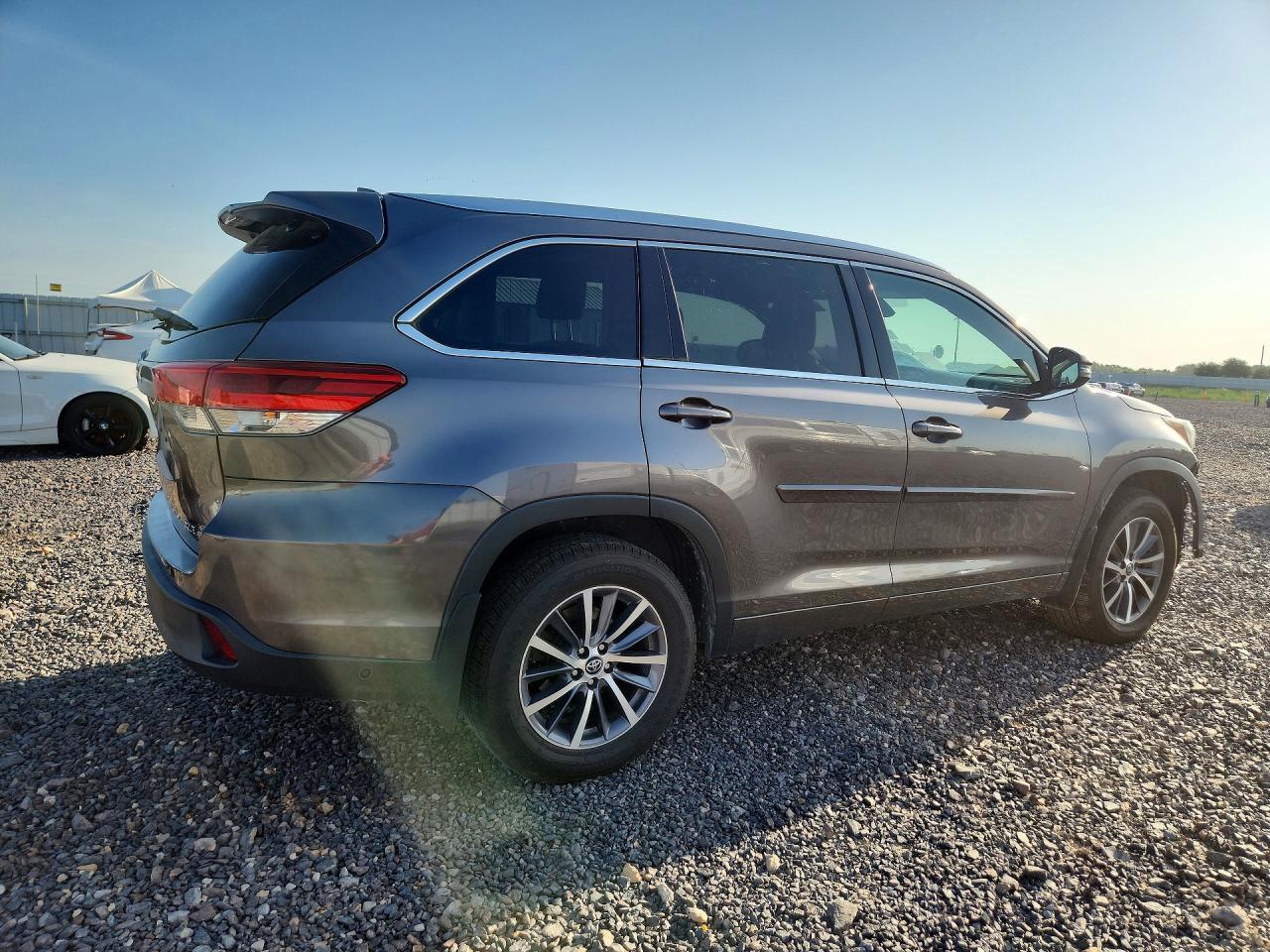 2017 Toyota Highlander Xle - zdjęcie 3