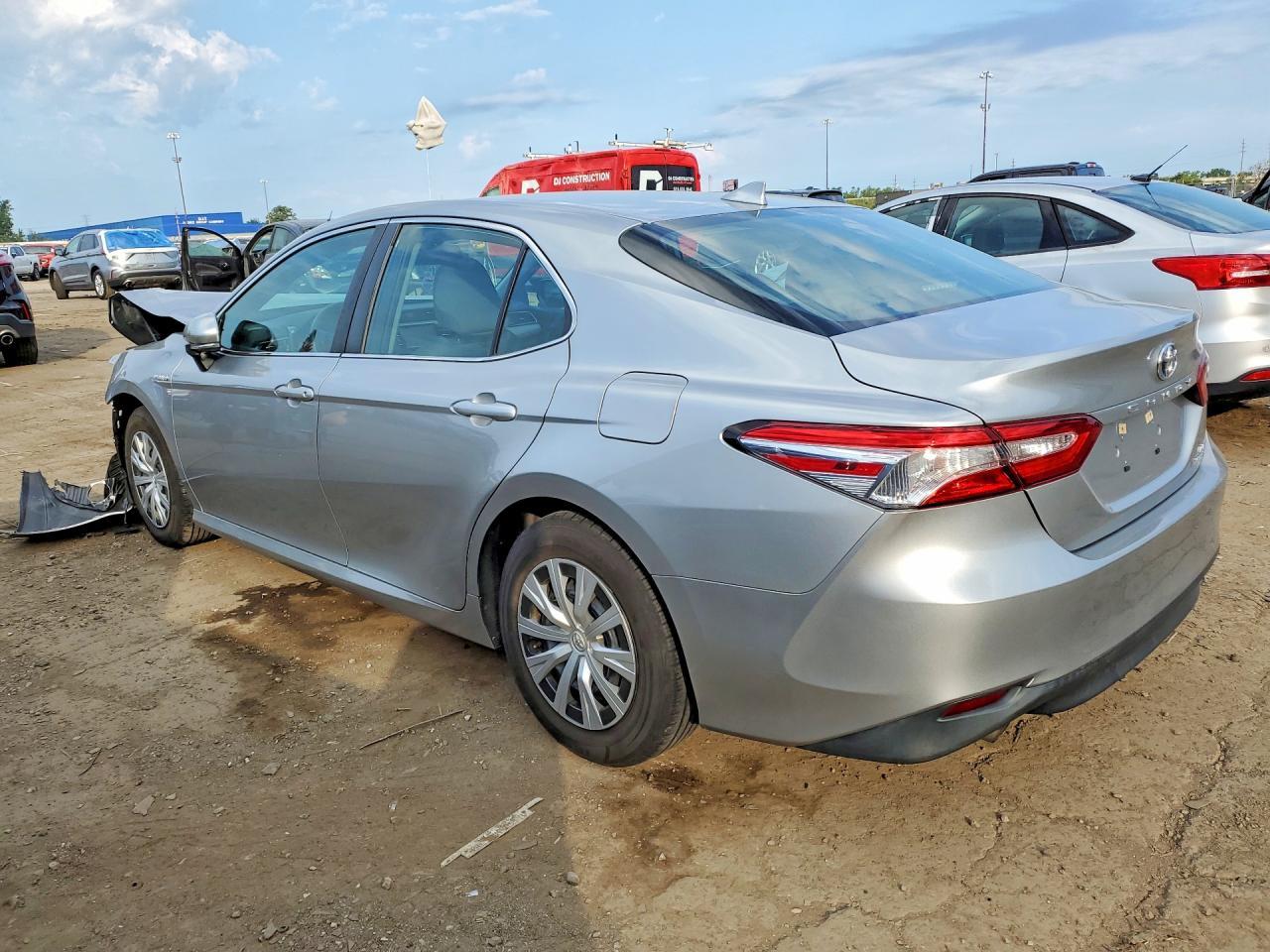 2019 Toyt Camry Le - zdjęcie 2