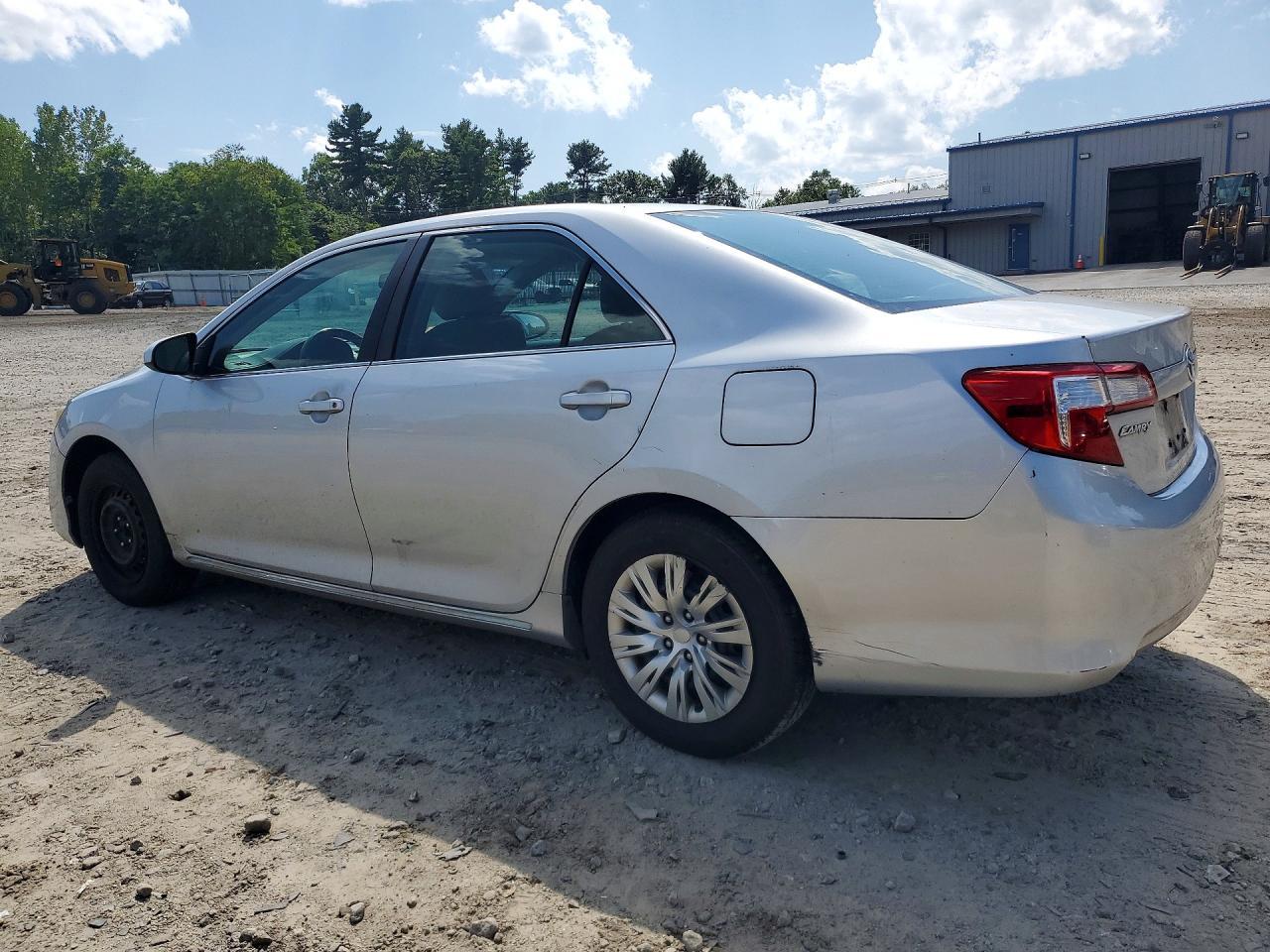 2014 Toyota Camry Le - zdjęcie 2
