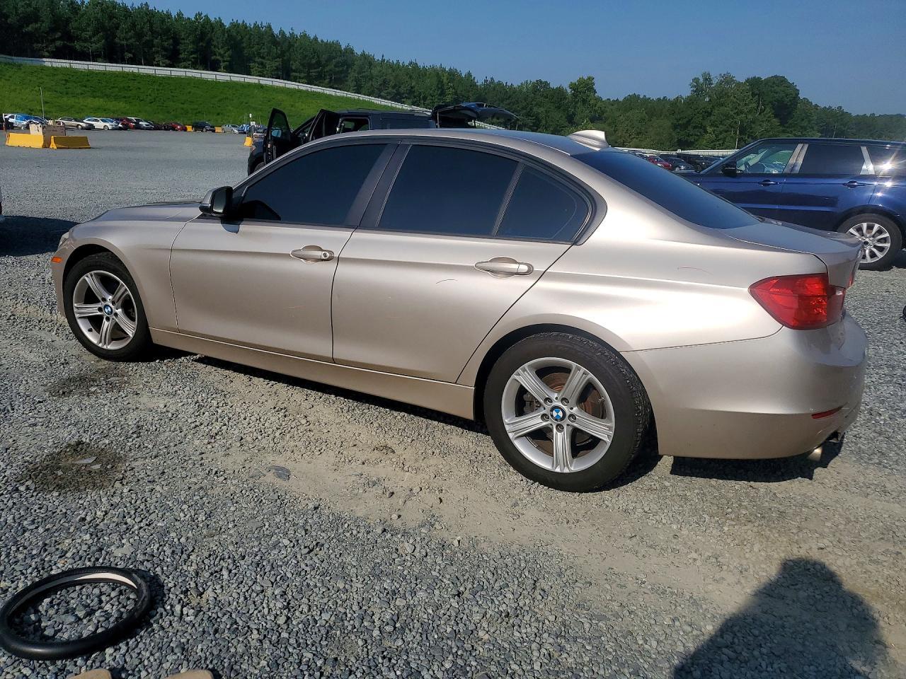 2014 BMW 320 I - zdjęcie 2