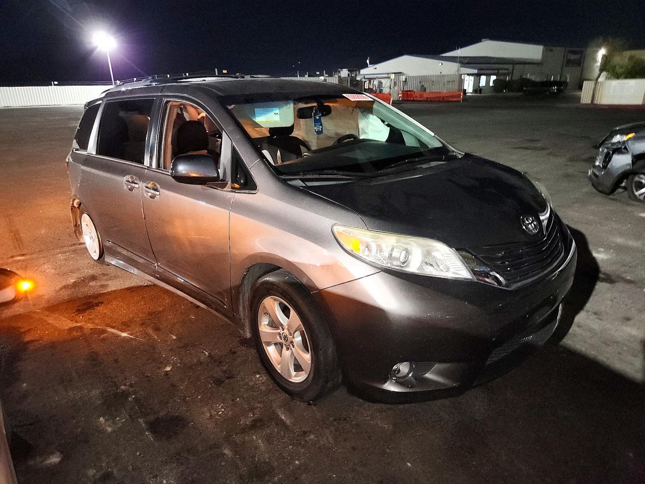 2017 Toyota Sienna Le Mobility - zdjęcie 4
