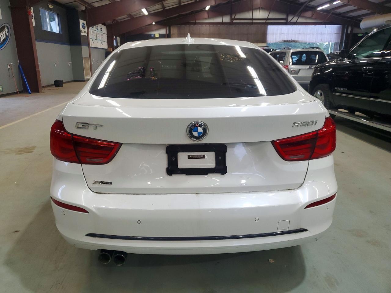 2018 BMW Seria 3 330i - zdjęcie 6