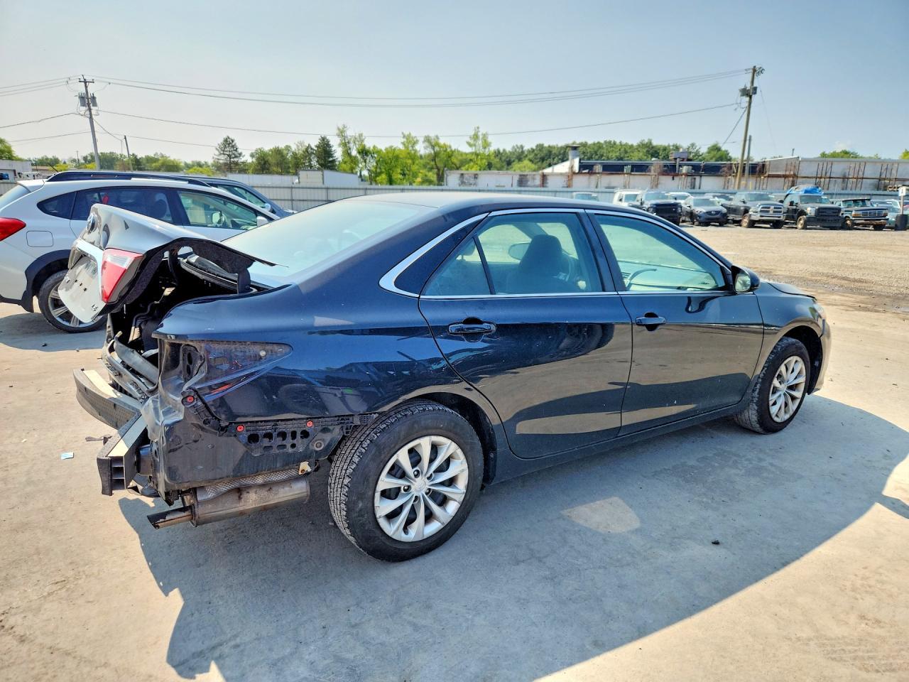 2017 Toyota Camry Le - zdjęcie 3