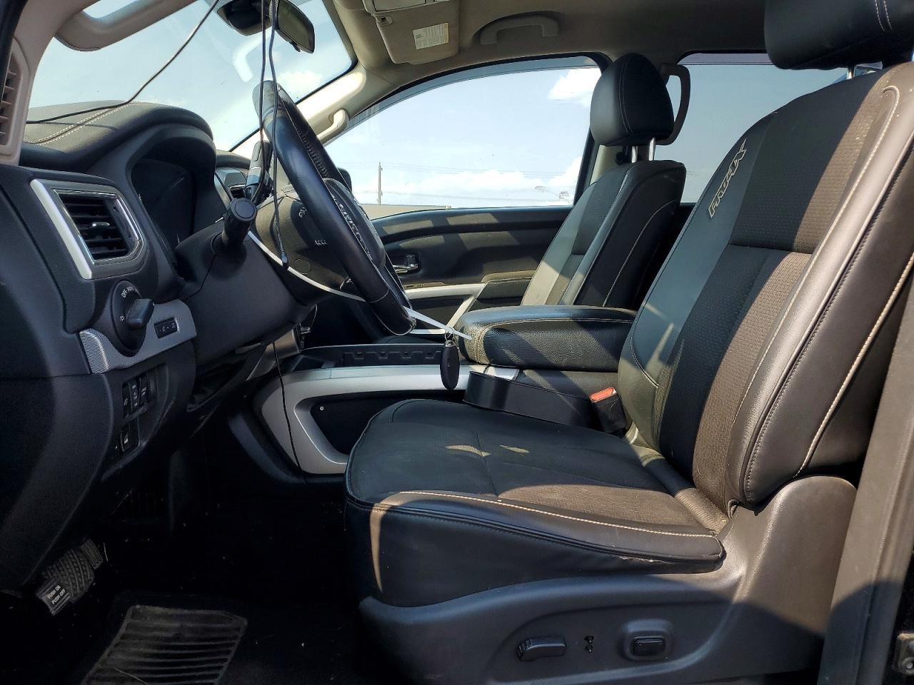 2019 Nissan Titan Pro-4X - zdjęcie 7