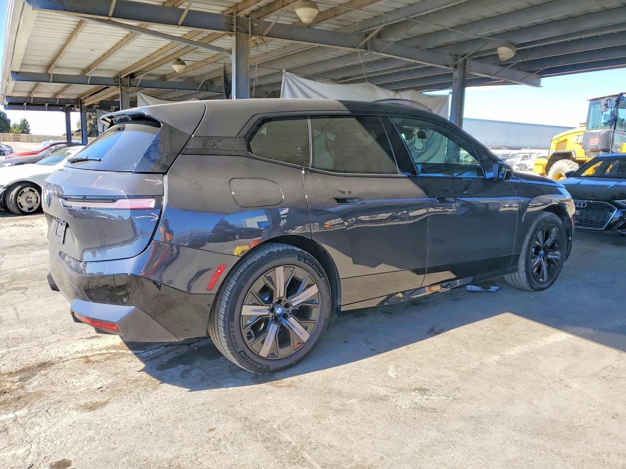 2024 BMW Ix xDrive50 - zdjęcie 3