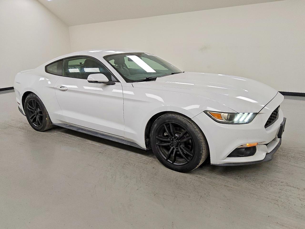 2017 Ford Mustang - zdjęcie 4