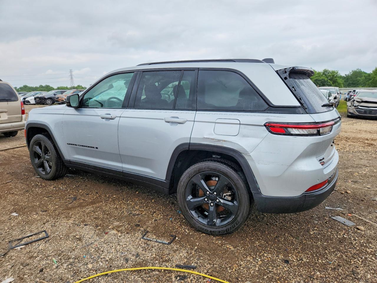 2023 Jeep Grand Cherokee Laredo - zdjęcie 2