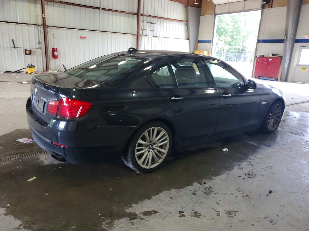 2013 BMW Seria 5 550i - zdjęcie 3