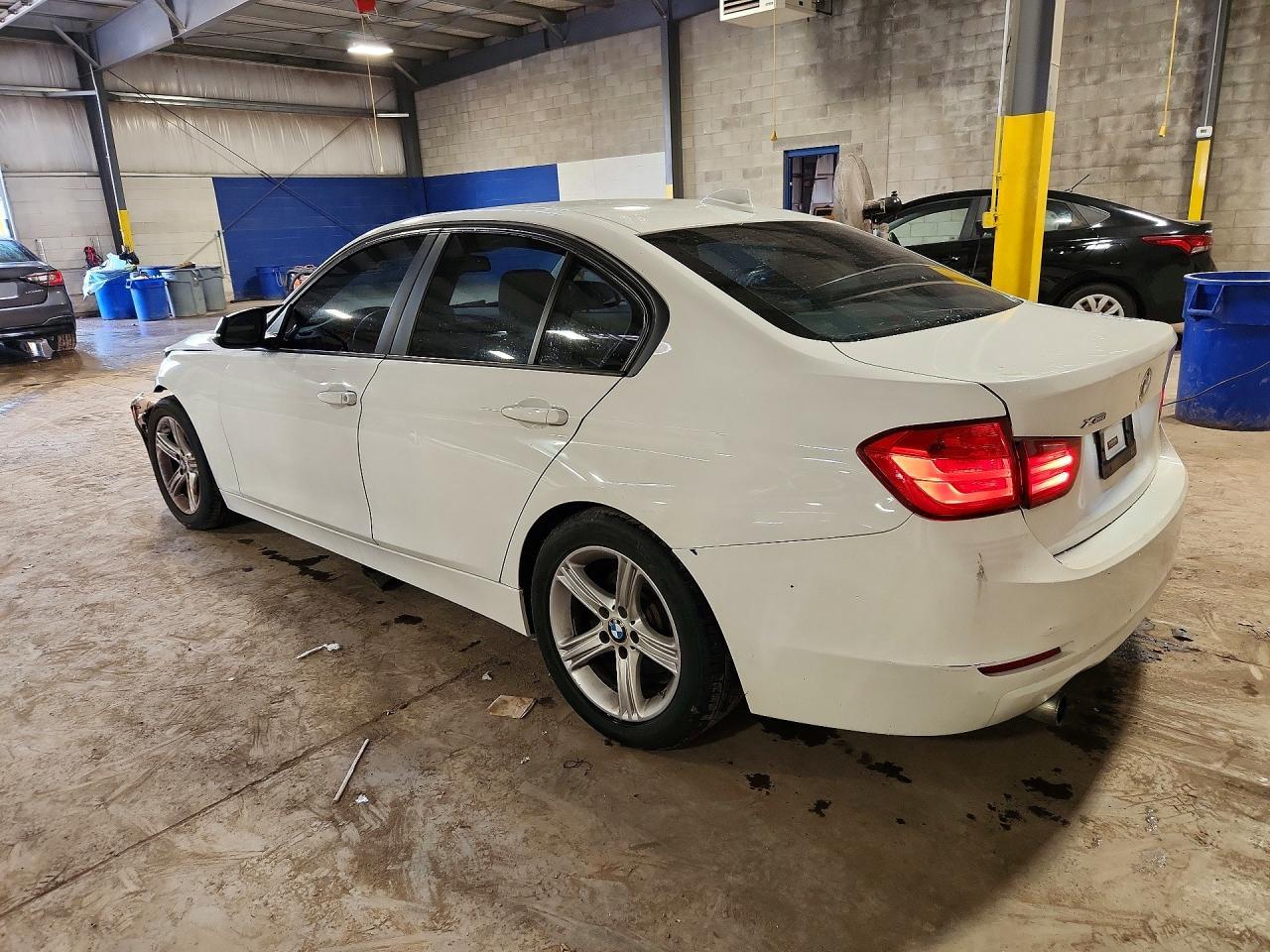 2013 BMW 320 I xDrive - zdjęcie 2