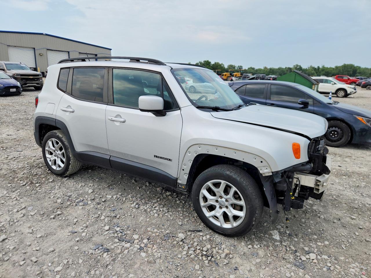 2015 Jeep Renegade Latitude - zdjęcie 4