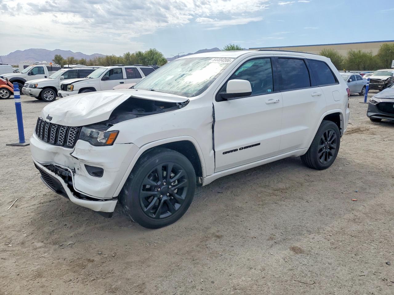 2019 Jeep Grand Cherokee Laredo - zdjęcie główne