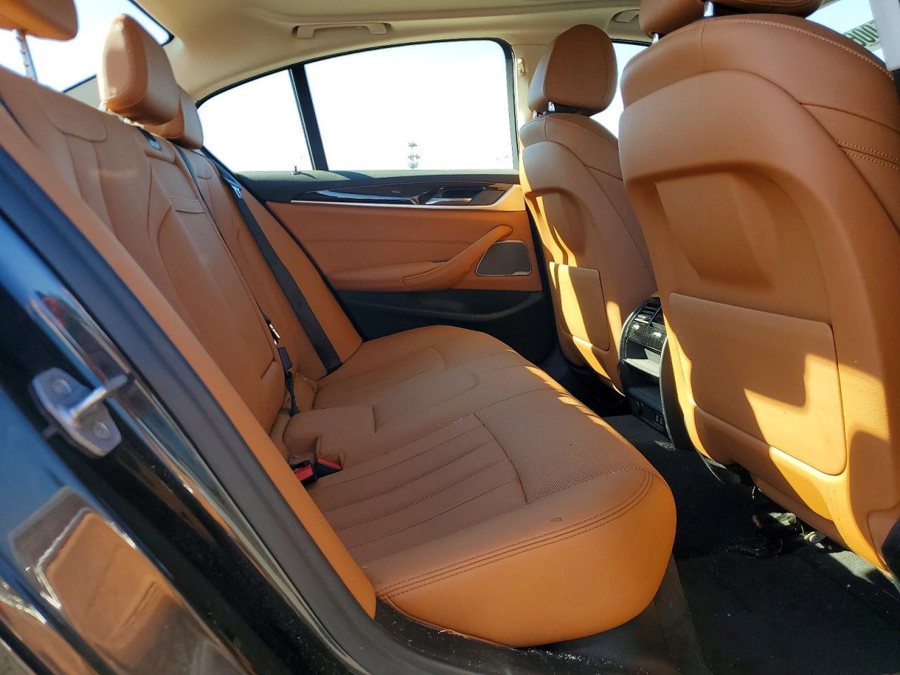 2022 BMW 530Xe - zdjęcie 10