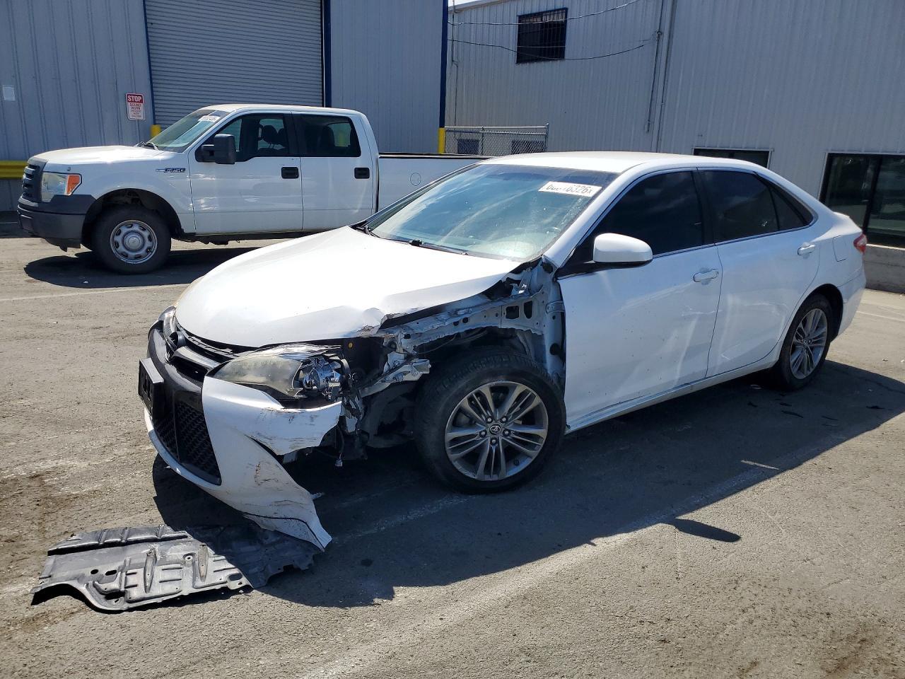 2017 Toyota Camry Se - zdjęcie główne