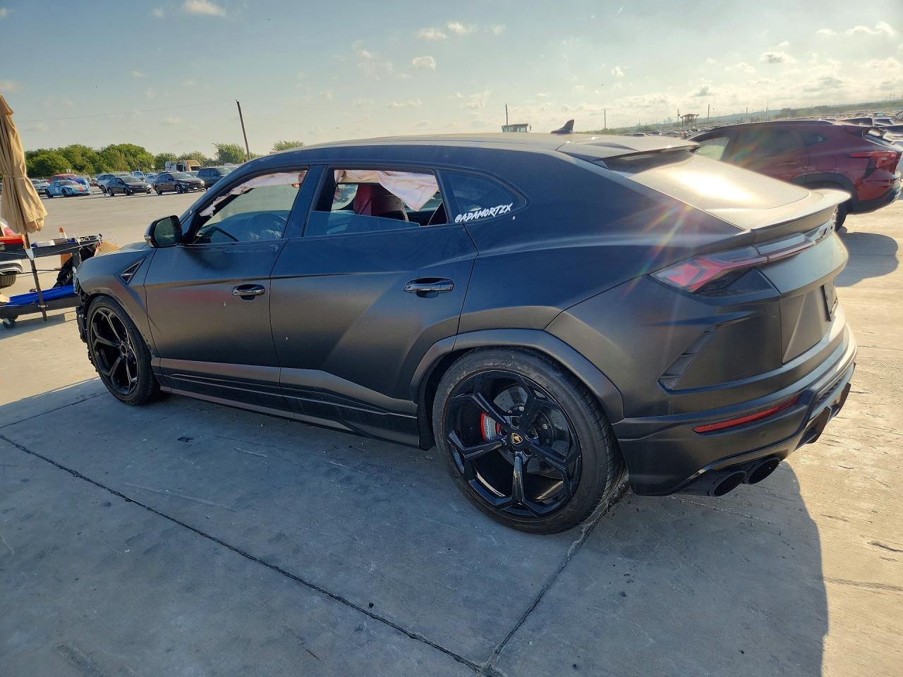 2021 Lamborghini Urus - zdjęcie 2