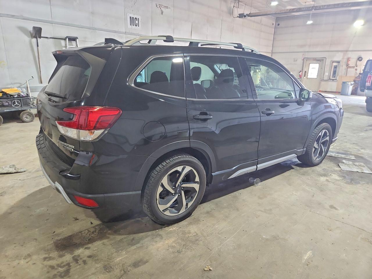 2022 Subaru Forester Touring - zdjęcie 3