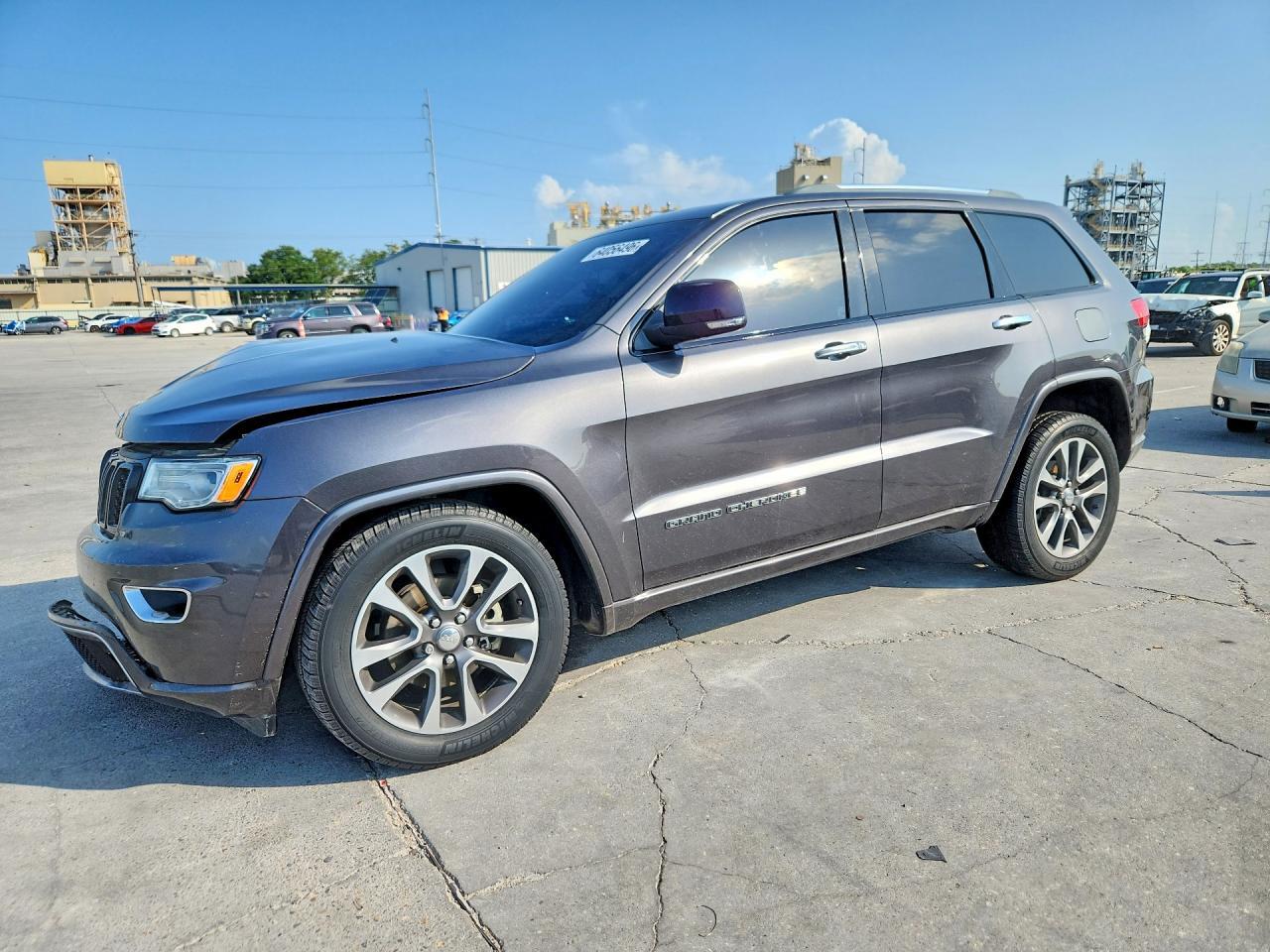 2018 Jeep Grand Cherokee Overland - zdjęcie główne