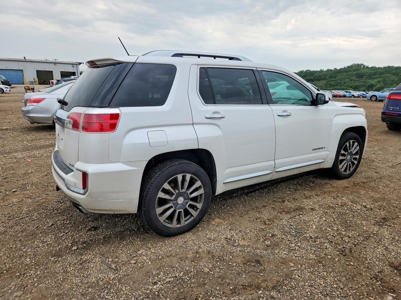 2016 GMC Terrain Denali - zdjęcie 3