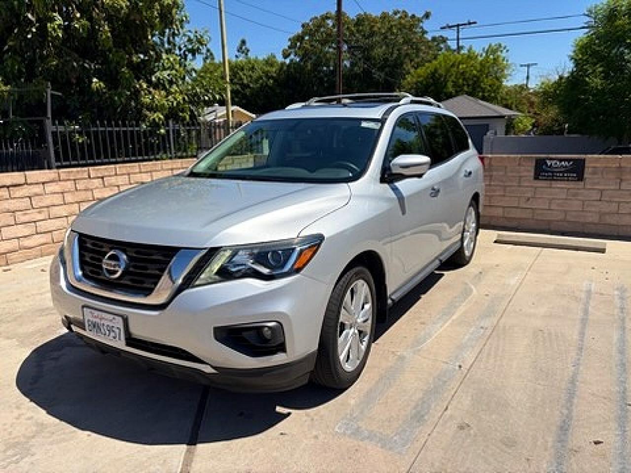 2018 Nissan Pathfinder Sl - zdjęcie 2