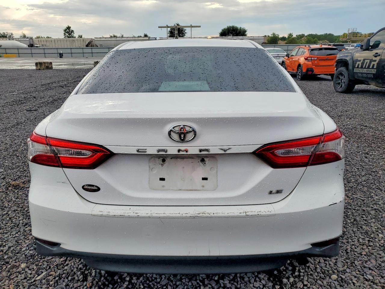 2018 Toyota Camry Le - zdjęcie 6