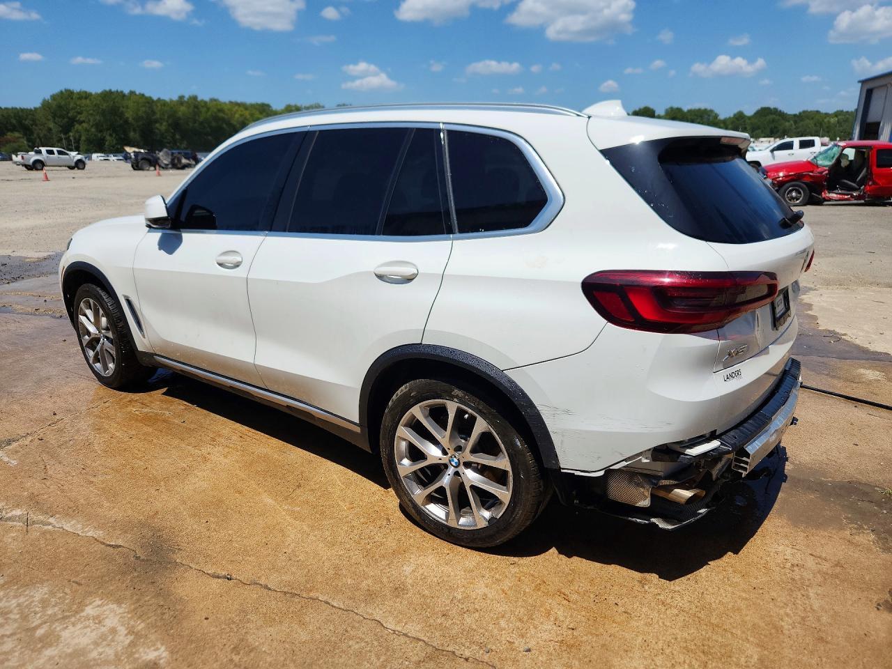 2022 BMW X5 xDrive40I - zdjęcie 2