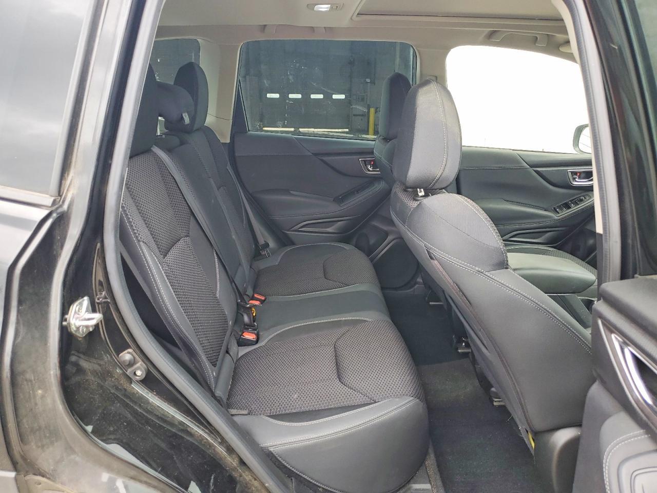 2023 Subaru Forester Premium - zdjęcie 11