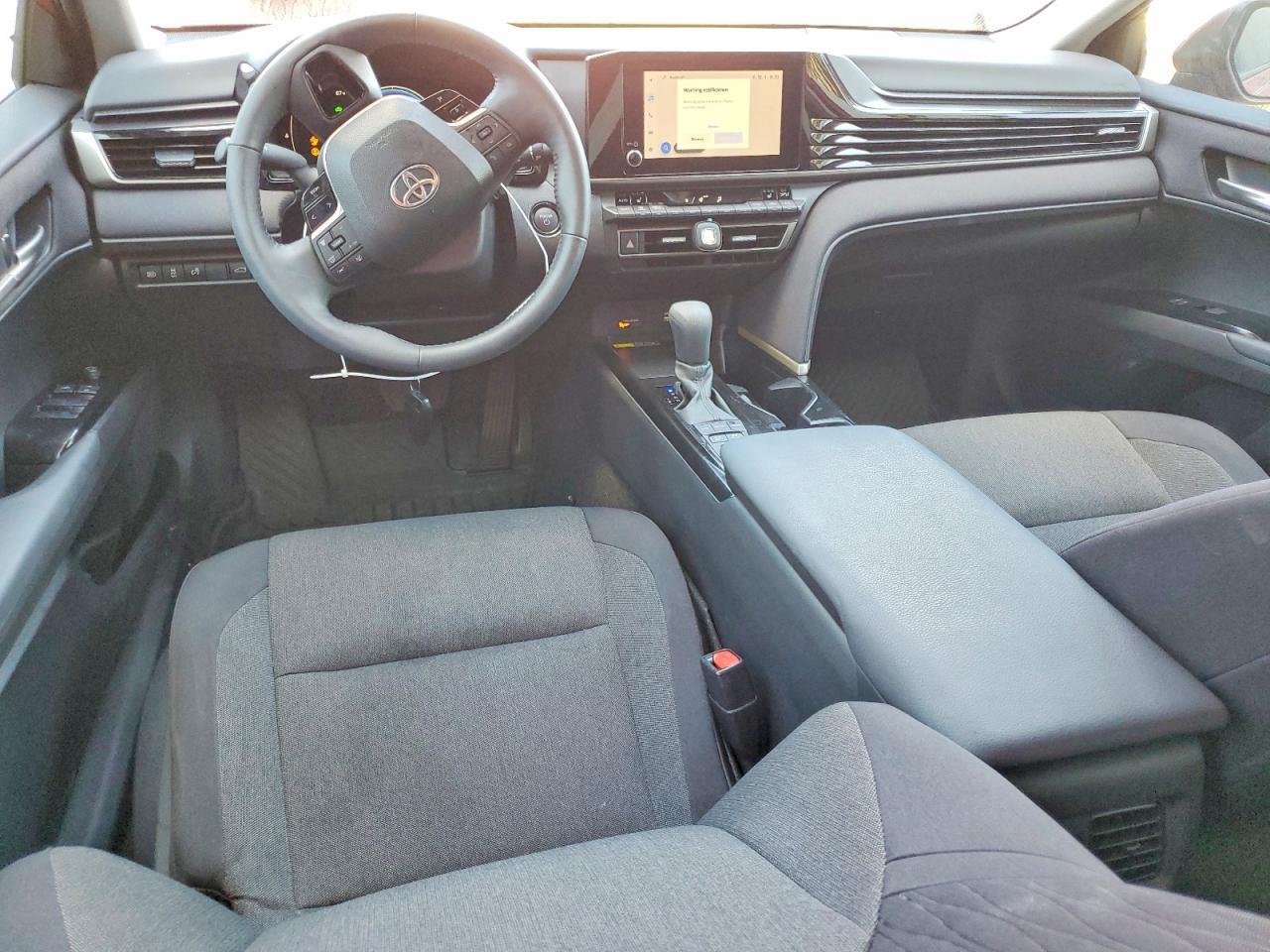 2025 Toyota Camry Le - zdjęcie 8