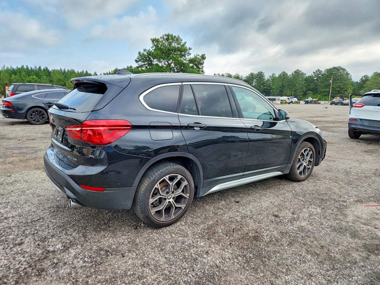2022 BMW X1 xDrive28I - zdjęcie 3