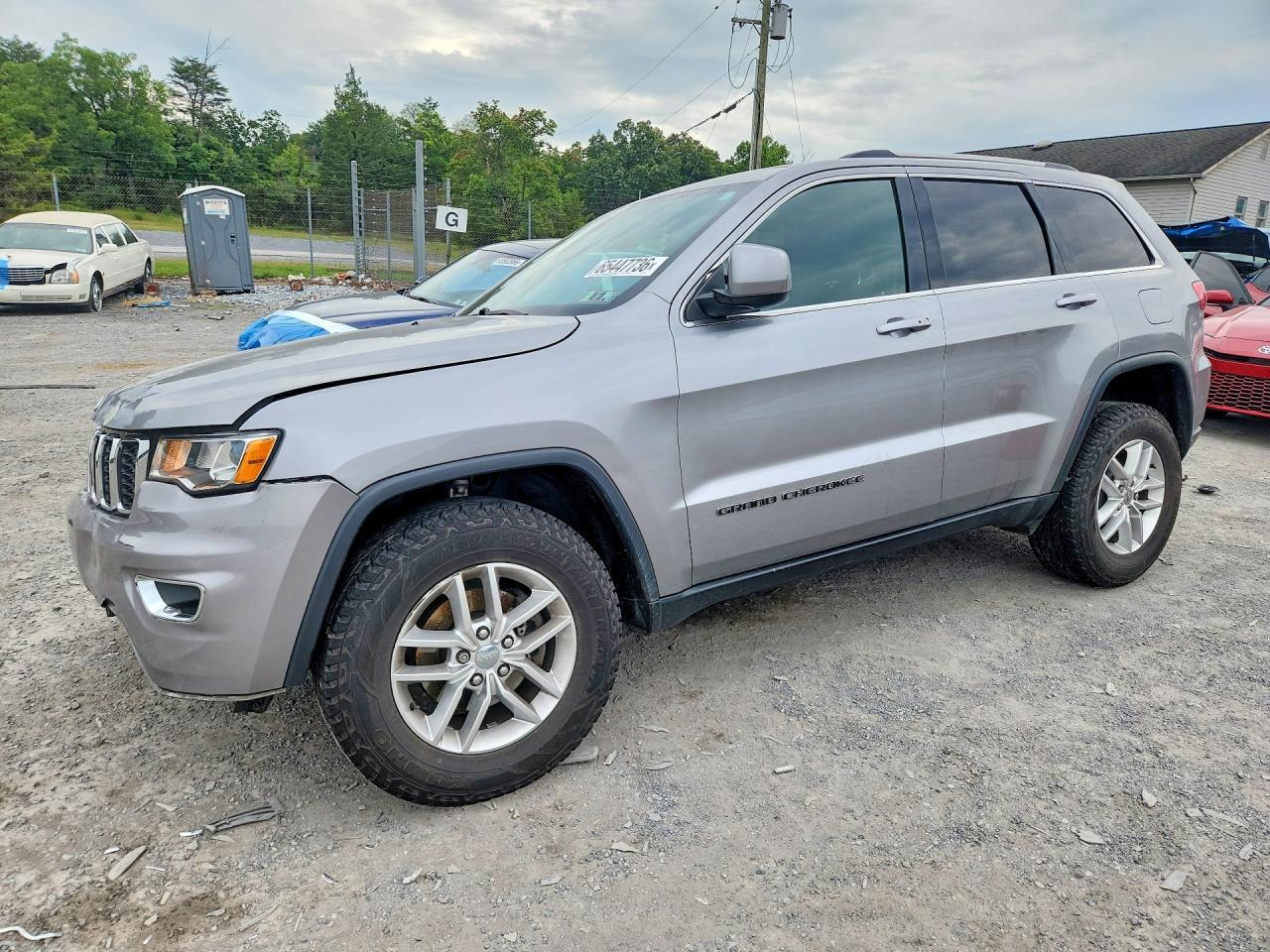 2017 Jeep Grand Cherokee Laredo - zdjęcie główne
