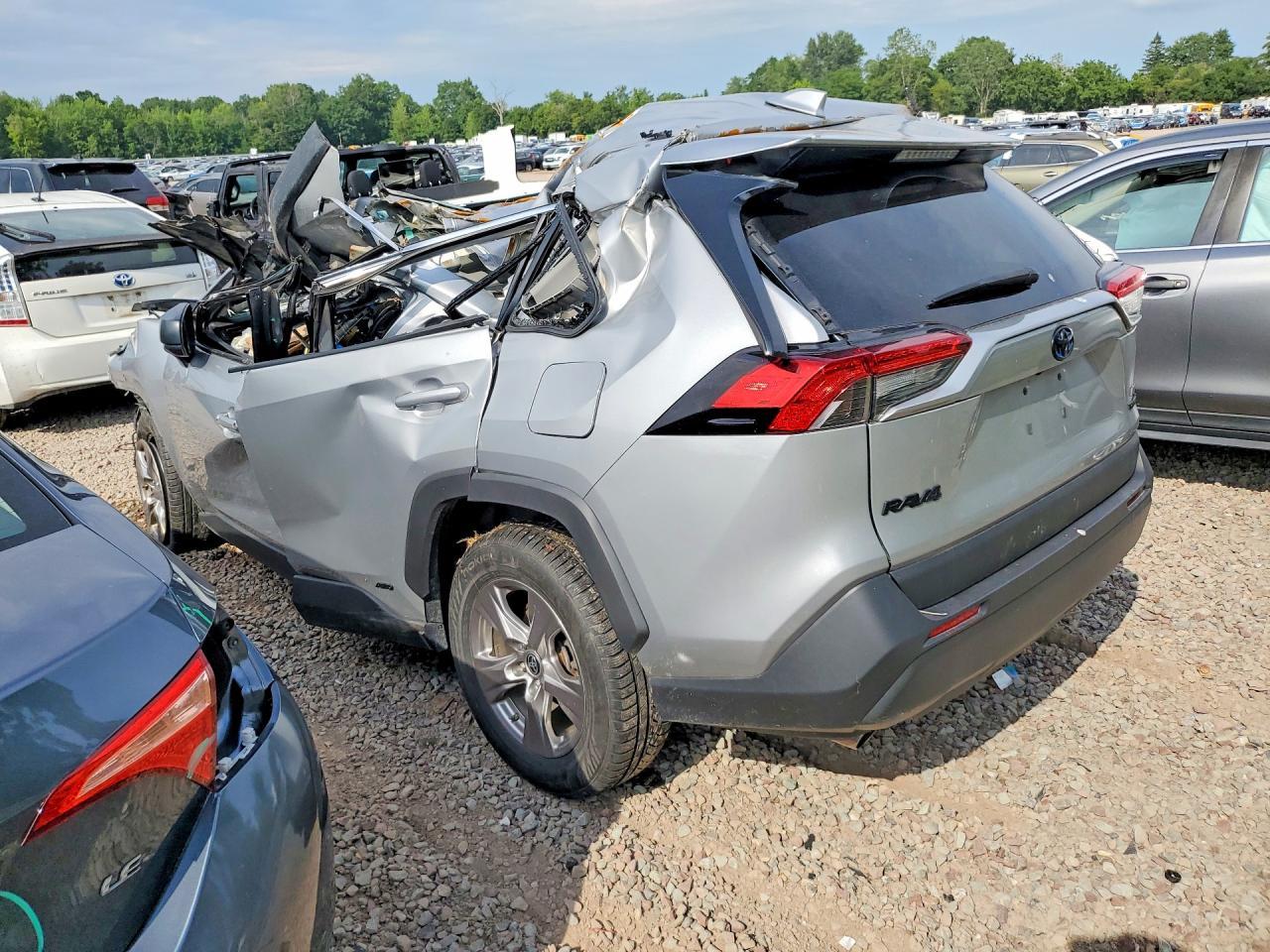 2022 Toyota Rav4 Le - zdjęcie 2