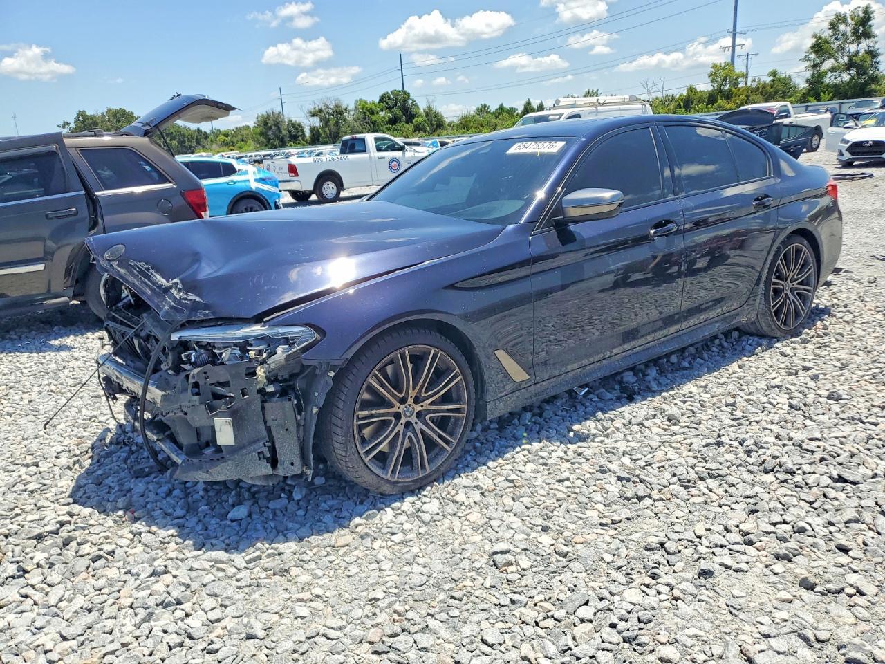 2019 BMW Seria 5 M550i - zdjęcie główne