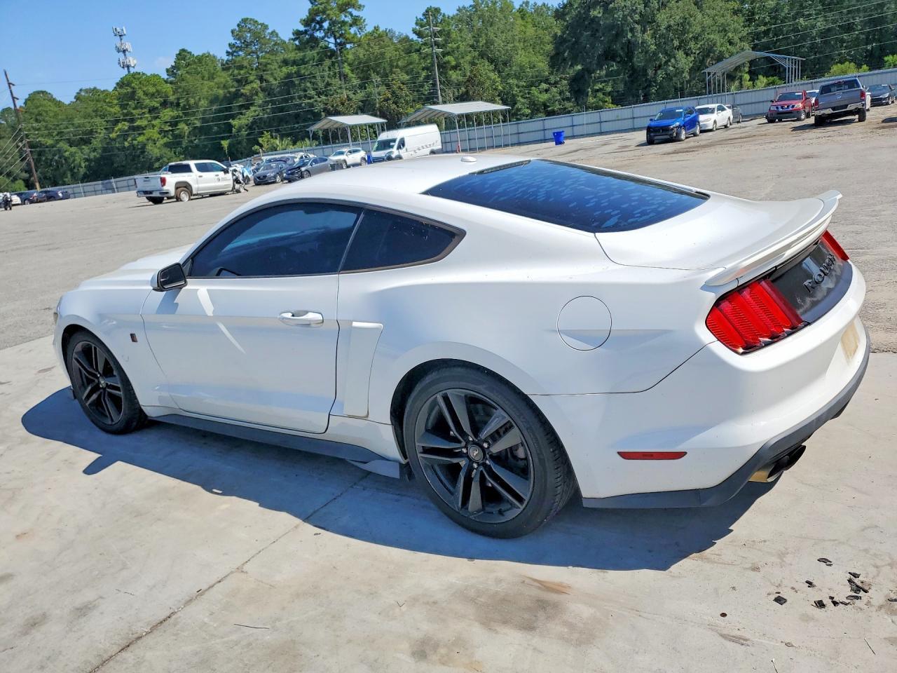2015 Ford Mustang - zdjęcie 2