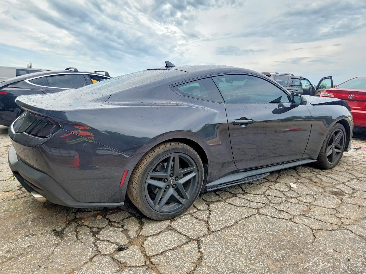 2024 Ford Mustang - zdjęcie 3