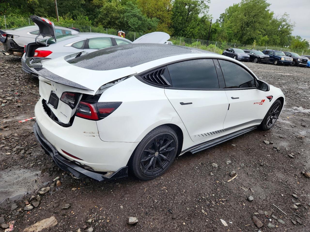 2021 Tesla Model 3 - zdjęcie 3