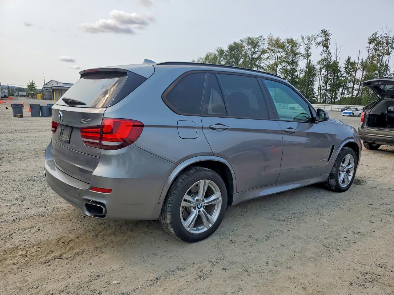 2015 BMW X5 xDrive50I - zdjęcie 3