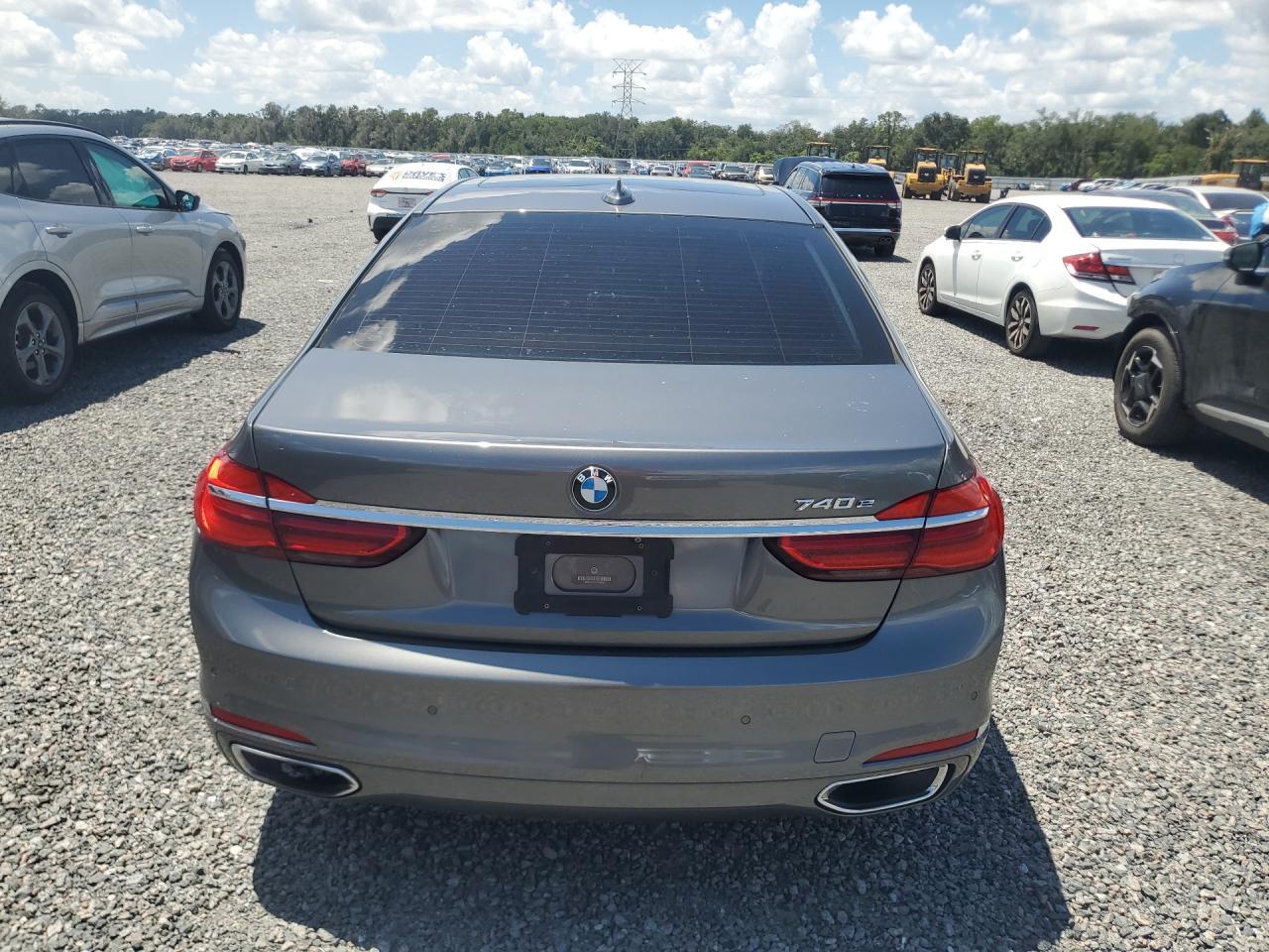 2018 BMW Seria 7 740e - zdjęcie 6