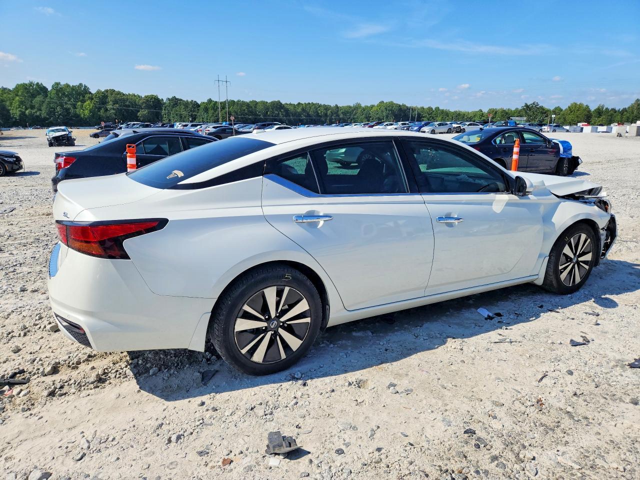 2022 Nissan Altima Sl - zdjęcie 3