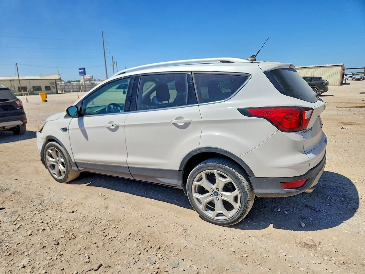2019 Ford Escape Titanium - zdjęcie 2