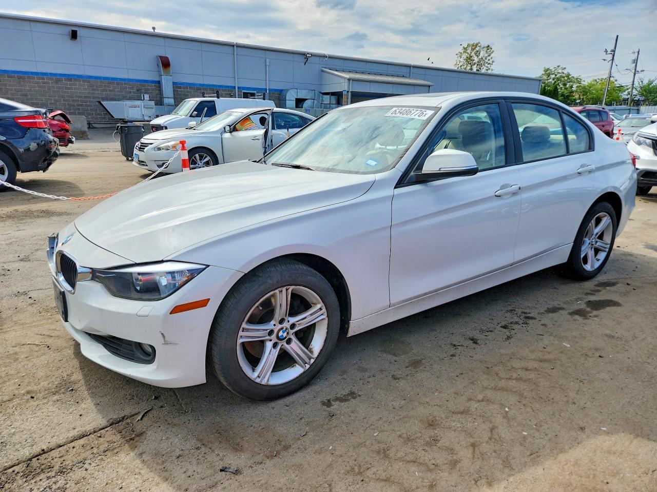 2013 BMW Seria 3 328i - zdjęcie główne