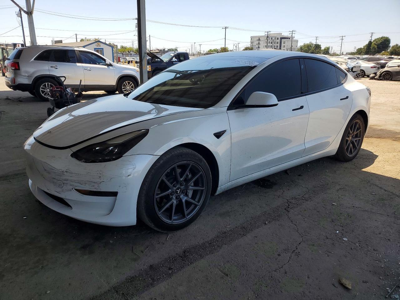 2023 Tesla Model 3 - zdjęcie główne