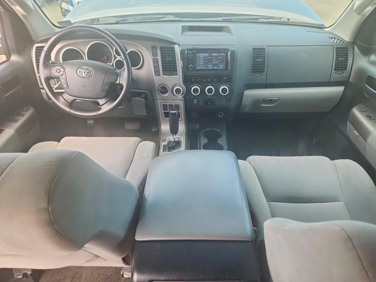 2013 Toyota Sequoia Sr5 - zdjęcie 8